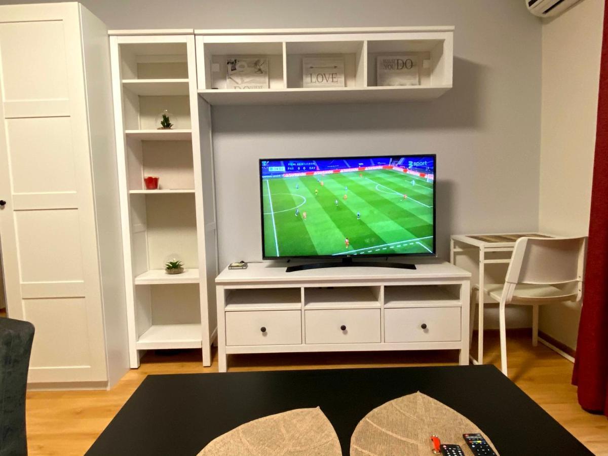 Your Home - Central Studio Apartment, Balcony, Parking & Self Check-In فيلنيوس المظهر الخارجي الصورة